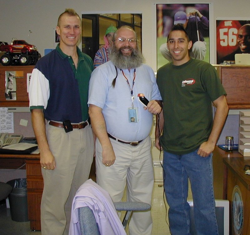 2003/05(May)/Haircuts/800x600_2003-05-08-Haircut-12-Mark-Larry-Travis.JPG