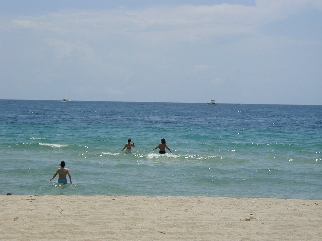 2003/05(May)/Suzi-Ft.Lauderdale/2003-05-16-Chris-Kris-Thu.JPG