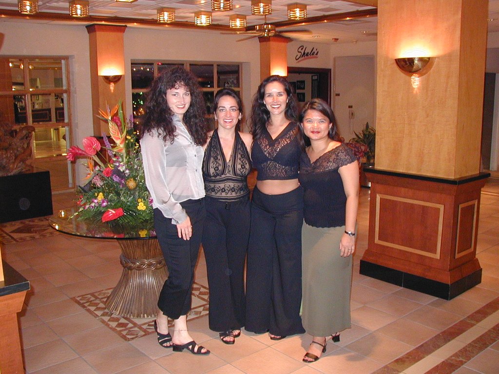 2003-05-16-Suzi-Chris-Kris-Thu.JPG