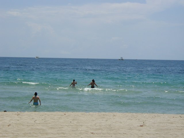 2003/05(May)/Suzi-Ft.Lauderdale/2003-05-16-Chris-Kris-Thu.JPG