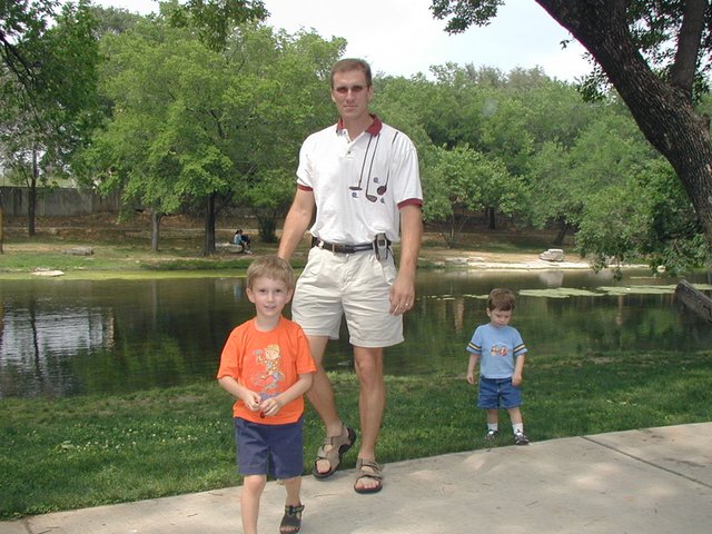 2003/05(May)/Zane-Bday/640x480_2003-05-04-Zane-Bday-07-Travis-Chance-Dax.JPG