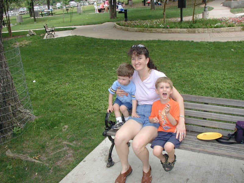 2003-05-04-Zane-Bday-09-Suzi-Chance-Dax.JPG