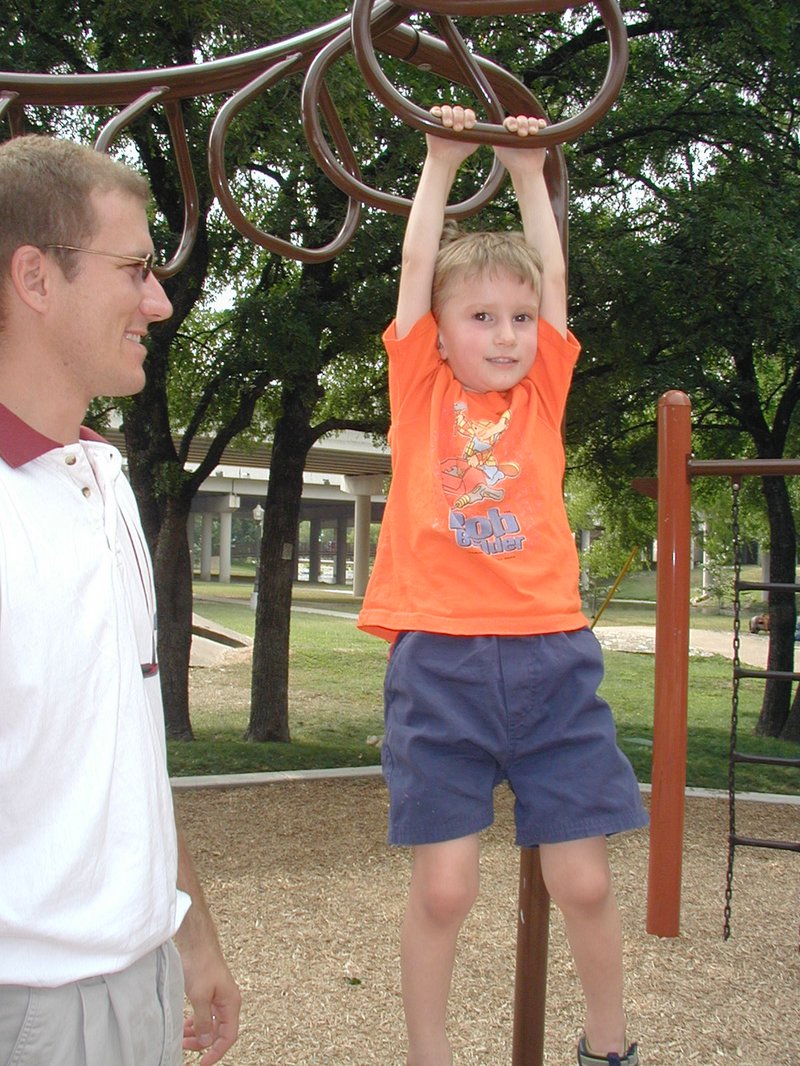 2003/05(May)/Zane-Bday/800x600_2003-05-04-Zane-Bday-20-Chance-hanging.JPG