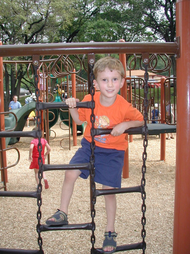 2003/05(May)/Zane-Bday/800x600_2003-05-04-Zane-Bday-23-Chance-climbing.JPG