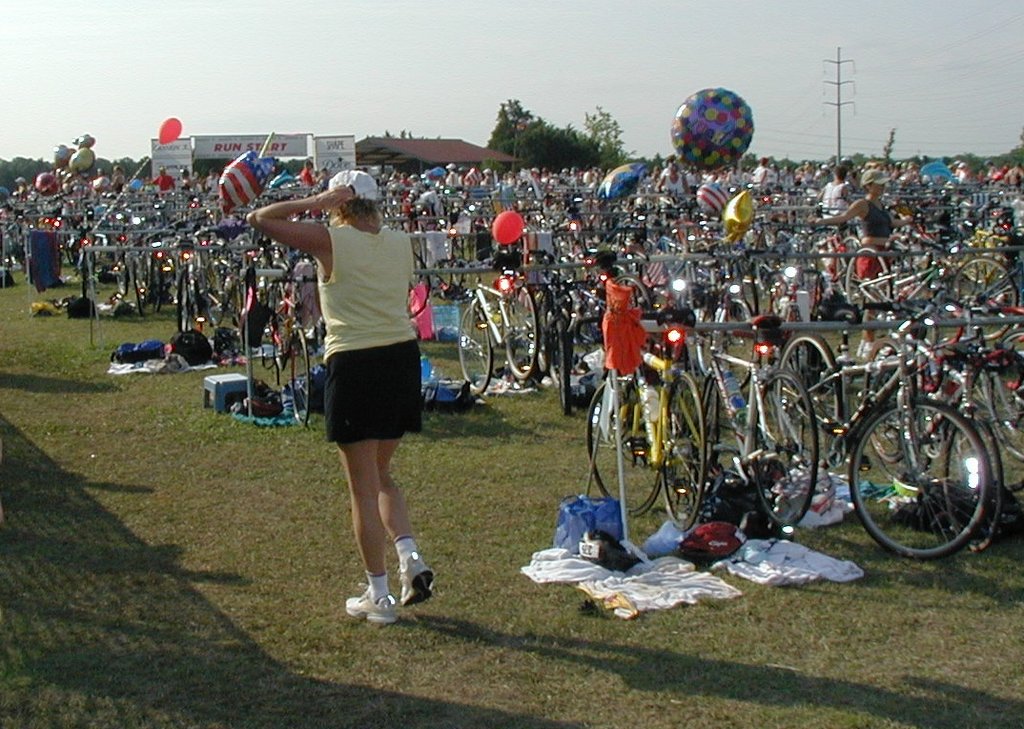 2003-06-08-Danskin-13-Janeen-run-start.JPG