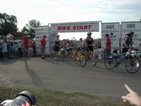 2003-06-08-Danskin-09-Suzi-bike-start.JPG
