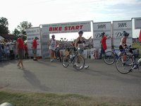 2003-06-08-Danskin-10-Suzi-bike-start.JPG