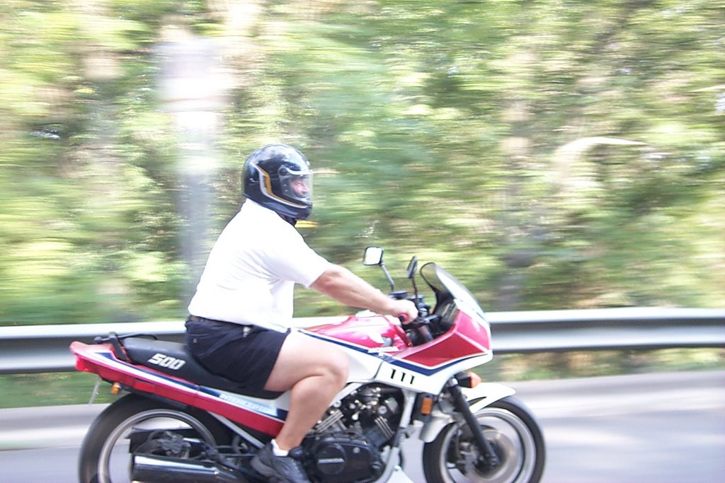 2003/09(September)/Misc/1024x768_2003-09-Jim-motorcycle-1.jpg