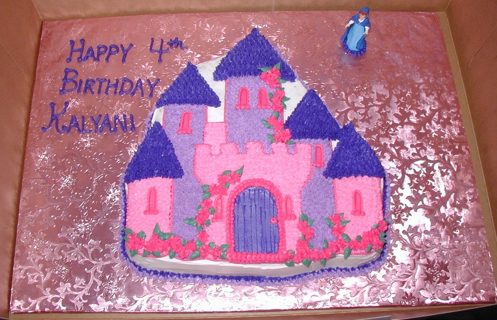 2003/10(October)/Chance-Kalyani-bday/1024x768_2003-10-03-Chance-Kalyani-Bday-01-cake.JPG