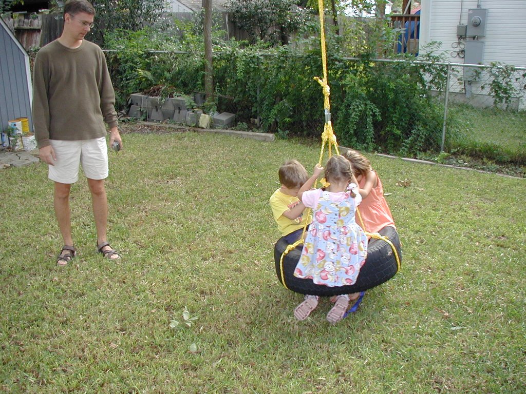 2003-10-03-Chance-Kalyani-Bday-09-rope-swing.JPG