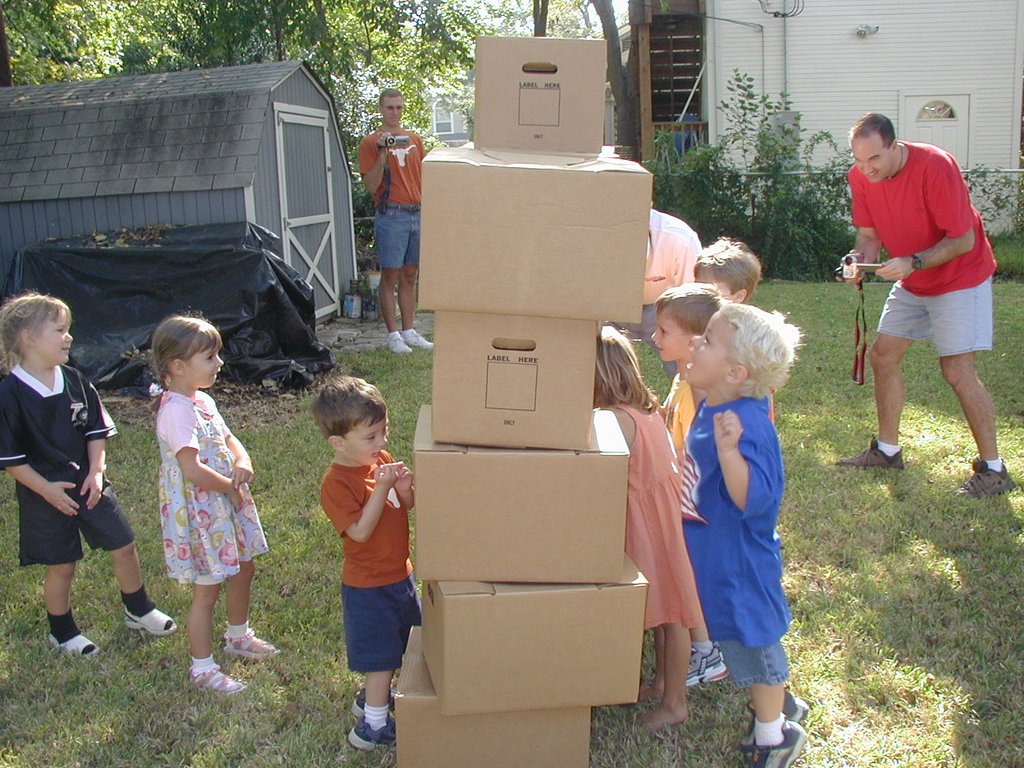 2003/10(October)/Chance-Kalyani-bday/1024x768_2003-10-03-Chance-Kalyani-Bday-16-boxes.JPG