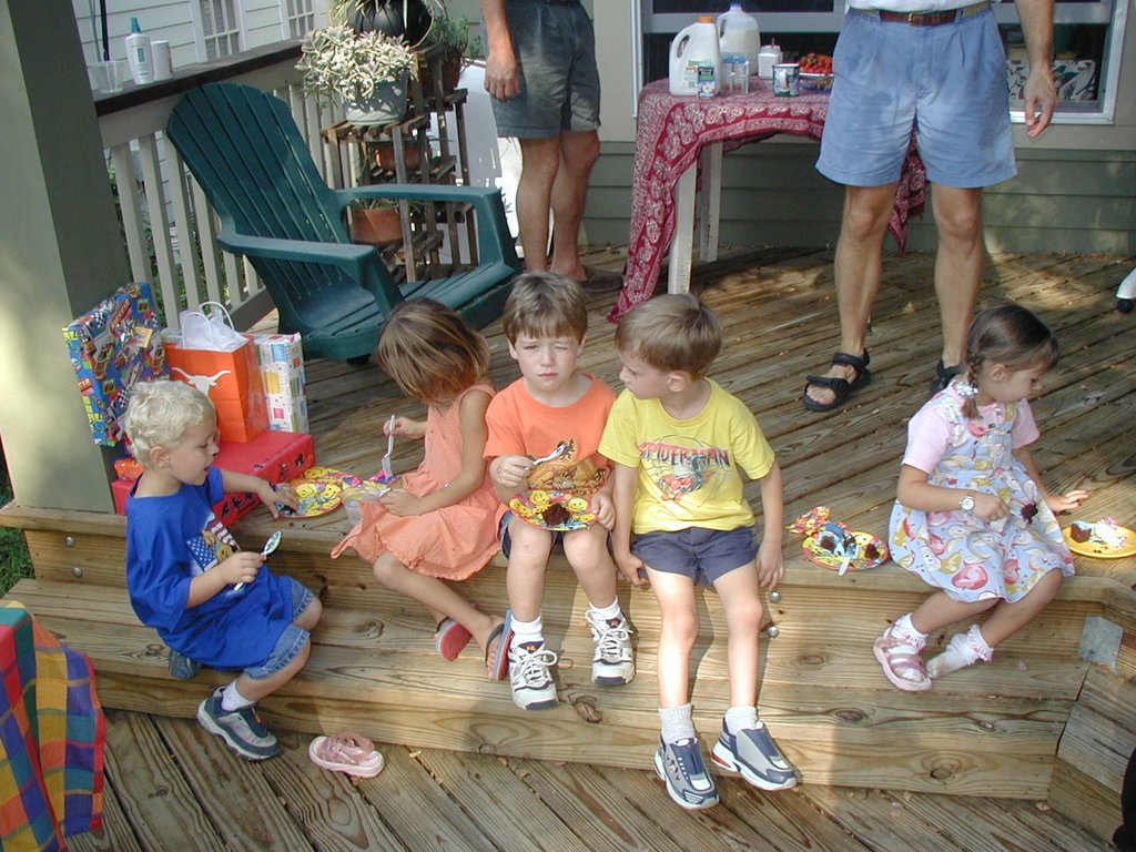 2003/10(October)/Chance-Kalyani-bday/1024x768_2003-10-03-Chance-Kalyani-Bday-24-Zen-Aaron-Lia.JPG