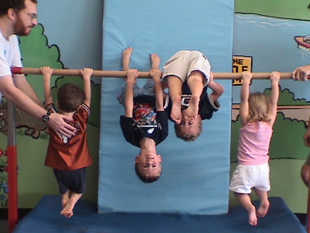 2003/10(October)/Chance-Kalyani-bday/1024x768_2003-10-05-Chance-Bday-2-Sony-Camcorder-James-Dax-Vale-Kyla.JPG