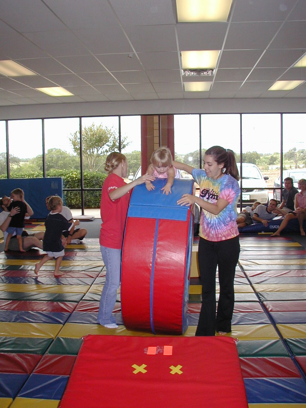 2003/10(October)/Chance-Kalyani-bday/1024x768_2003-10-05-Chance-Bday-22-Little-Gym.JPG