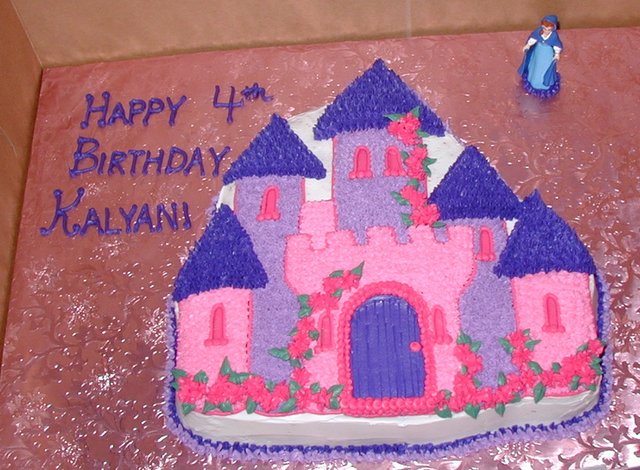 2003-10-03-Chance-Kalyani-Bday-02-cake.JPG