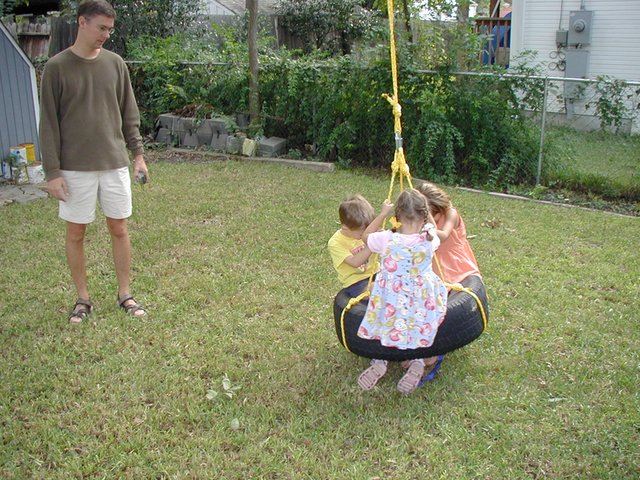 2003-10-03-Chance-Kalyani-Bday-09-rope-swing.JPG