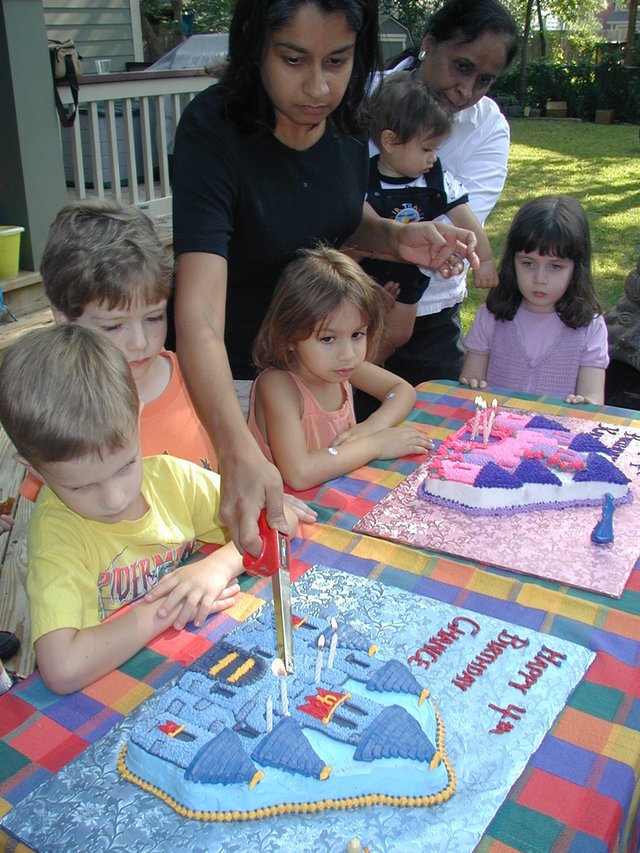 2003-10-03-Chance-Kalyani-Bday-22-cake.JPG