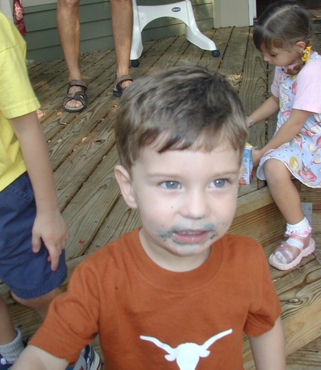 2003-10-03-Chance-Kalyani-Bday-29-Dax-cake.JPG