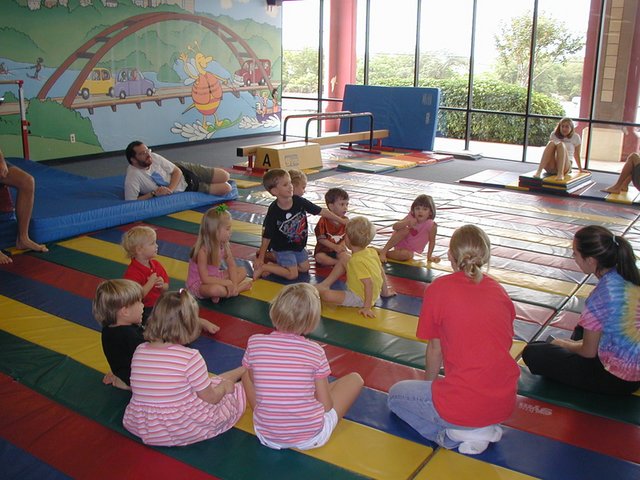 2003/10(October)/Chance-Kalyani-bday/640x480_2003-10-05-Chance-Bday-04-Little-Gym.JPG