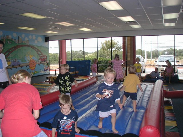 2003/10(October)/Chance-Kalyani-bday/640x480_2003-10-05-Chance-Bday-10-Little-Gym.JPG