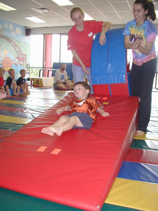 2003/10(October)/Chance-Kalyani-bday/640x480_2003-10-05-Chance-Bday-18-Little-Gym-Dax.JPG