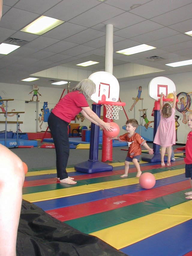 2003-10-05-Chance-Bday-24-Little-Gym-Dax-Grammy.JPG