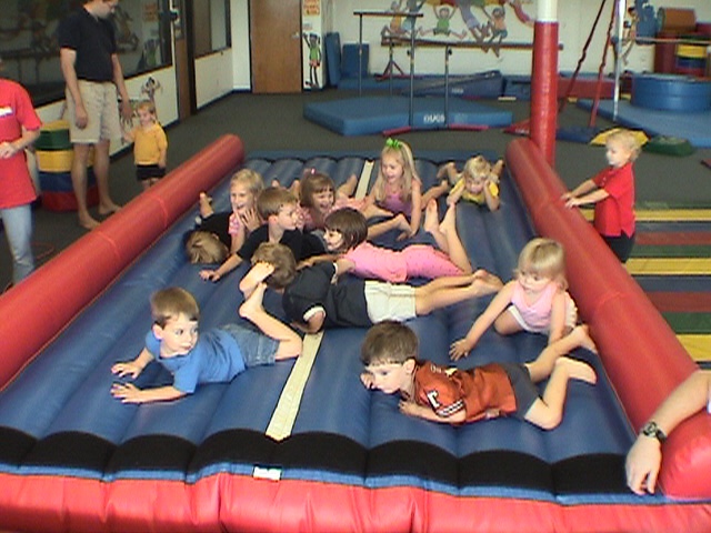 2003-10-05-Chance-Bday-4-Sony-Camcorder-all-kids-on-bounce-mat.JPG