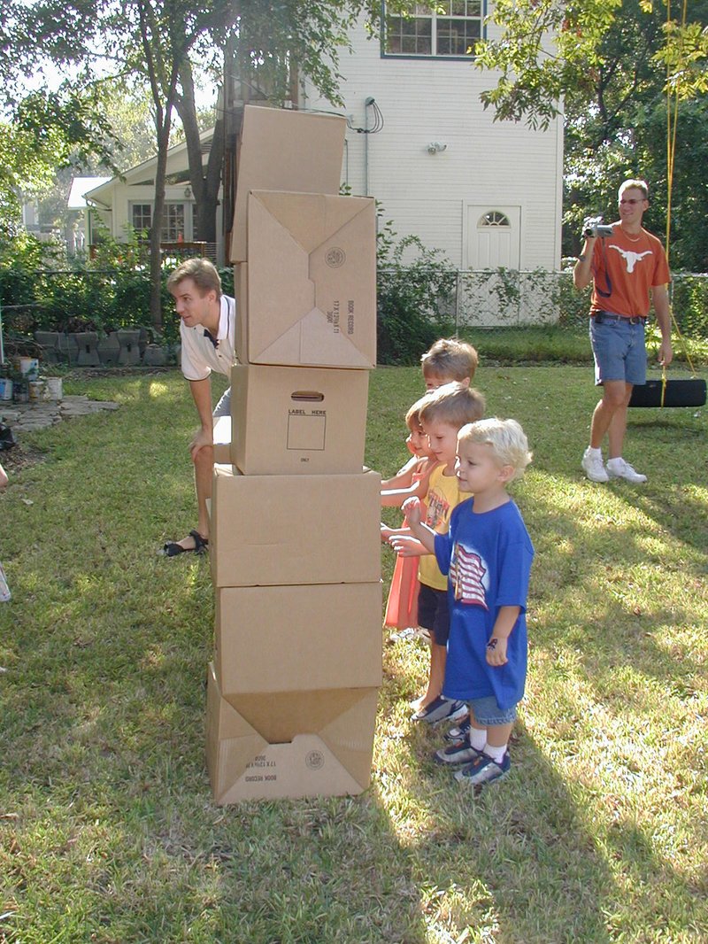 2003/10(October)/Chance-Kalyani-bday/800x600_2003-10-03-Chance-Kalyani-Bday-14-boxes.JPG