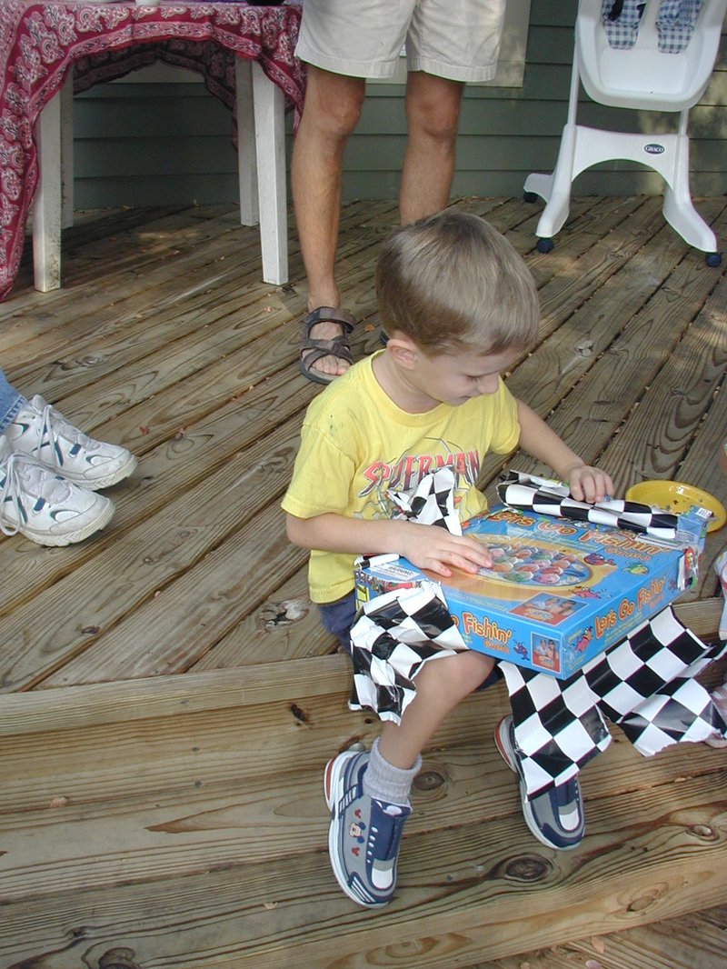 2003-10-03-Chance-Kalyani-Bday-26-presents.JPG
