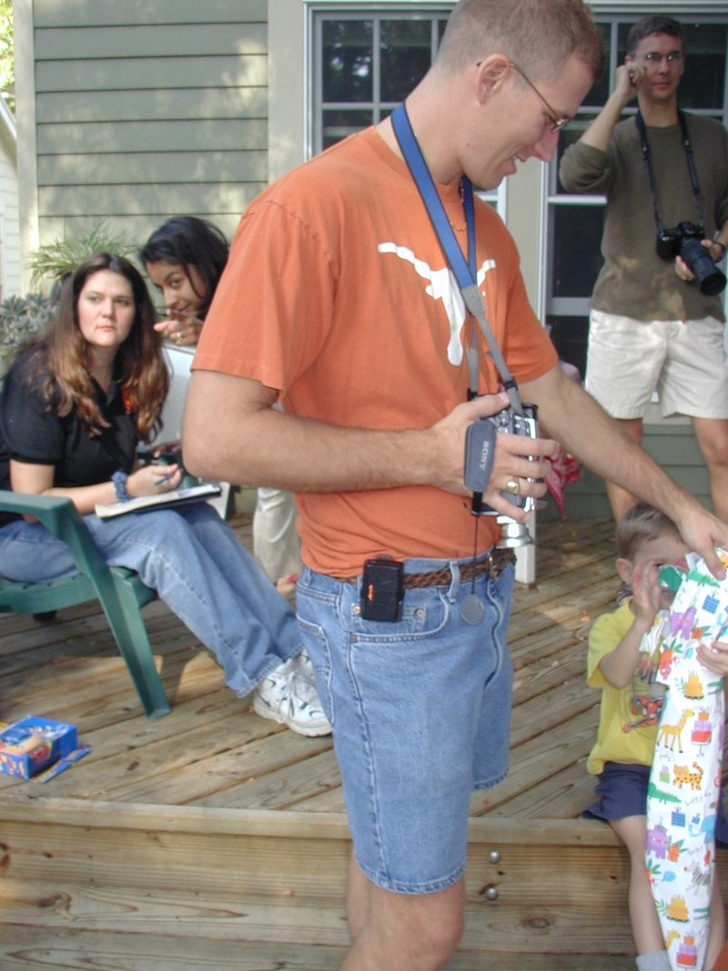 2003/10(October)/Chance-Kalyani-bday/800x600_2003-10-03-Chance-Kalyani-Bday-30-Travis.JPG