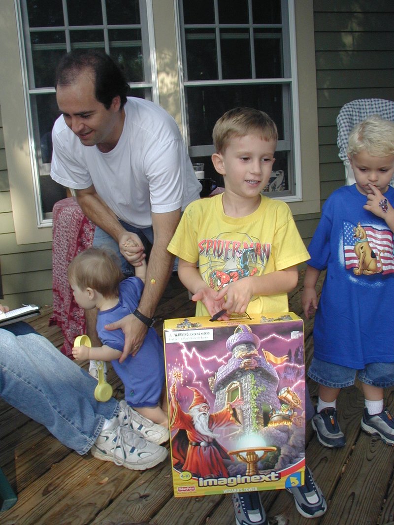 2003/10(October)/Chance-Kalyani-bday/800x600_2003-10-03-Chance-Kalyani-Bday-34-presents.JPG