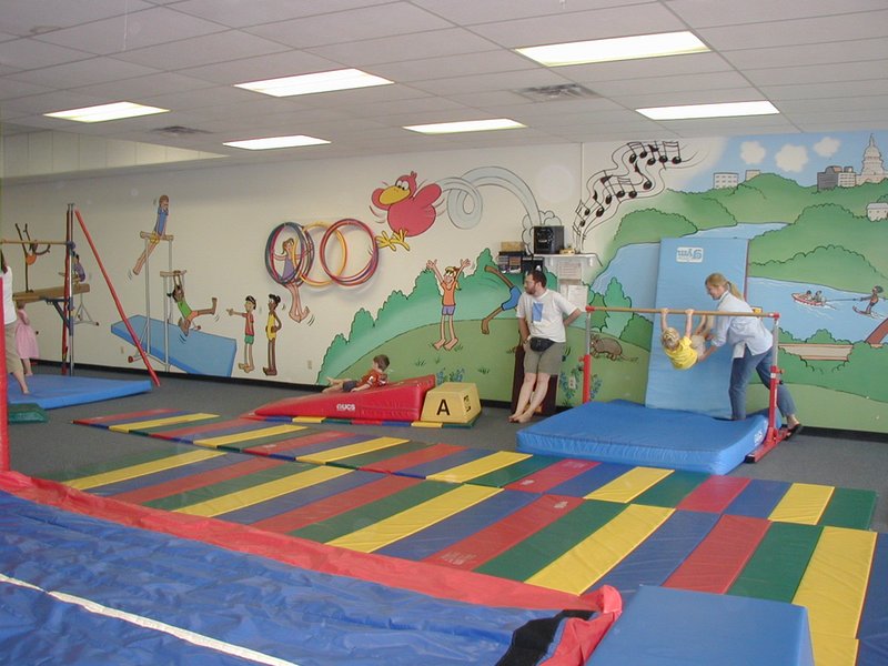 2003/10(October)/Chance-Kalyani-bday/800x600_2003-10-05-Chance-Bday-05-Little-Gym.JPG