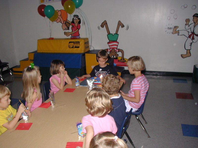 2003-10-05-Chance-Bday-33-Little-Gym.JPG