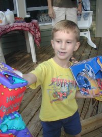2003-10-03-Chance-Kalyani-Bday-27-presents.JPG
