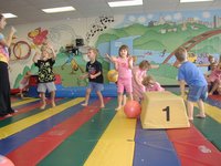 2003-10-05-Chance-Bday-26-Little-Gym-bubbles.JPG