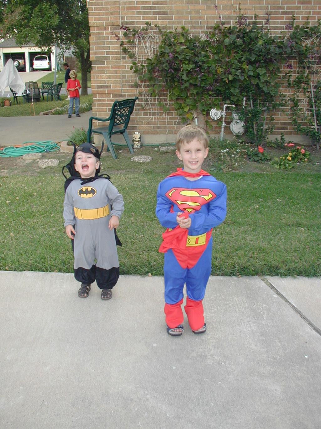 2003/10(October)/Halloween/1024x768_2003-10-31-Halloween-02-Chance-Superman-Dax-Batman.JPG