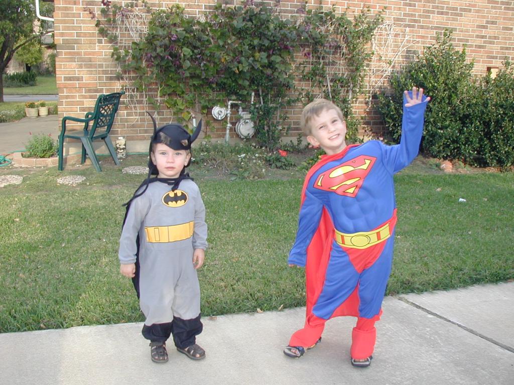 2003/10(October)/Halloween/1024x768_2003-10-31-Halloween-04-Chance-Superman-Dax-Batman.JPG