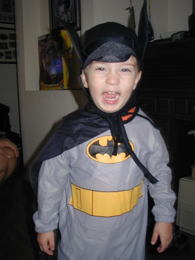 2003/10(October)/Halloween/640x480_2003-10-23-costumes-5-Dax-Batman.JPG