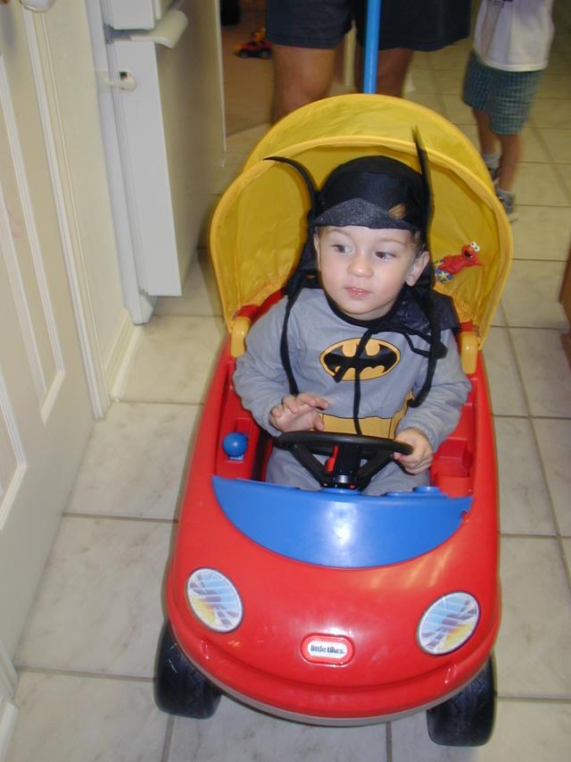 2003/10(October)/Halloween/640x480_2003-10-31-Halloween-06-Dax-Batmobile.JPG