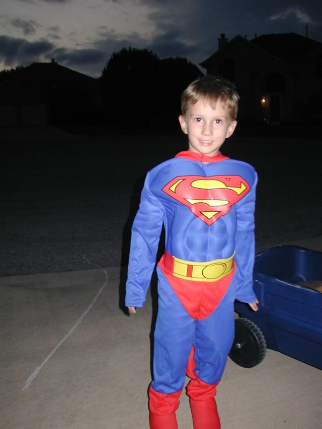 2003/10(October)/Halloween/640x480_2003-10-31-Halloween-07-Chance-Superman.JPG