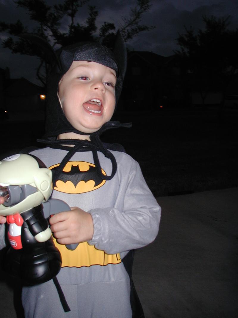 2003/10(October)/Halloween/800x600_2003-10-31-Halloween-08-Dax-Batman.JPG