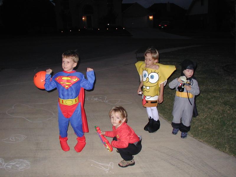 2003/10(October)/Halloween/800x600_2003-10-31-Halloween-09-Case-Jack-Dax-Chance.JPG