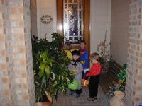2003-10-31-Halloween-14-trick-or-treating.JPG