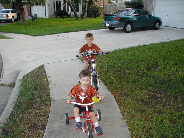 2003-10-10-Chance-new-bike-Dax-trike-2.JPG