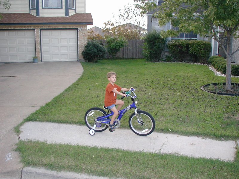2003-10-10-Chance-new-bike-3.JPG