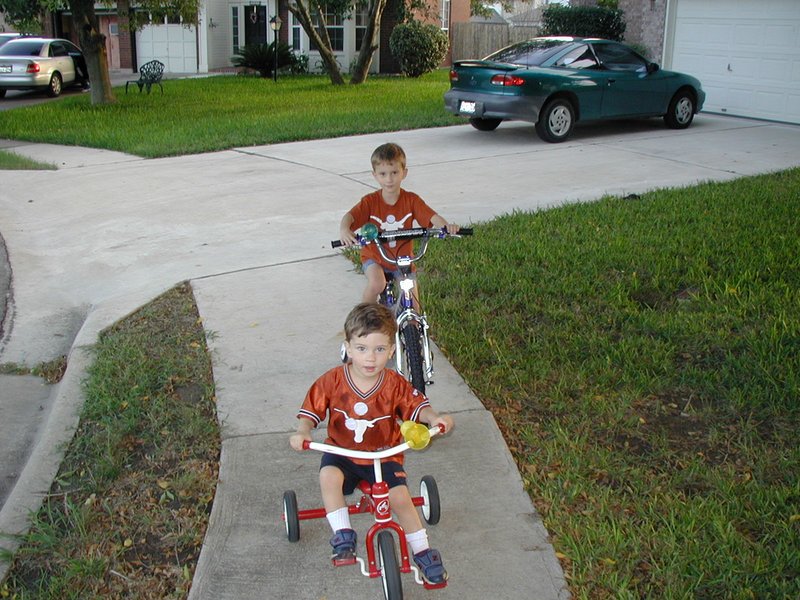 2003-10-10-Chance-new-bike-Dax-trike-2.JPG