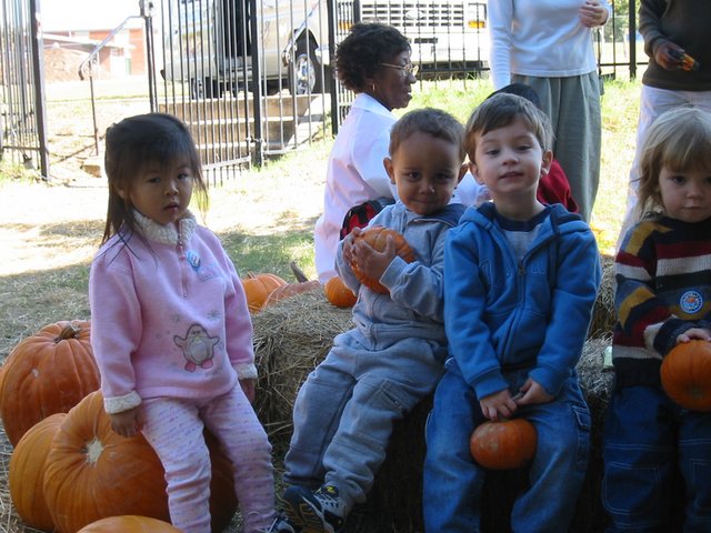 2003/10(October)/PumpkinPatch/640x480_2003-10-27-Pumpkin-Patch-6-Dax.JPG
