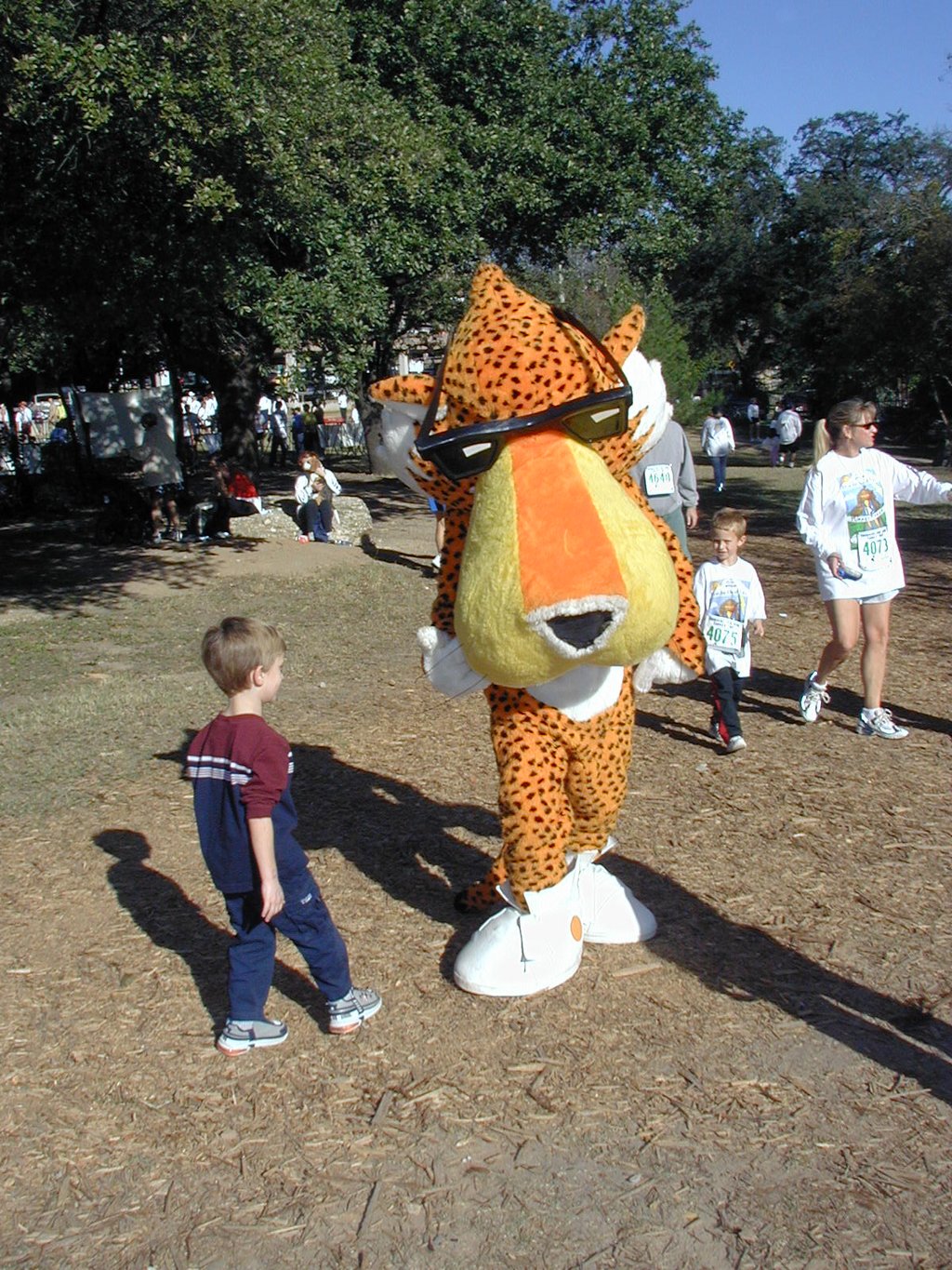 2003/11(November)/ThanksGiving/1024x768_2003-11-27-Thanksgiving-10-Turkeytrot-Chance-cheeta.JPG