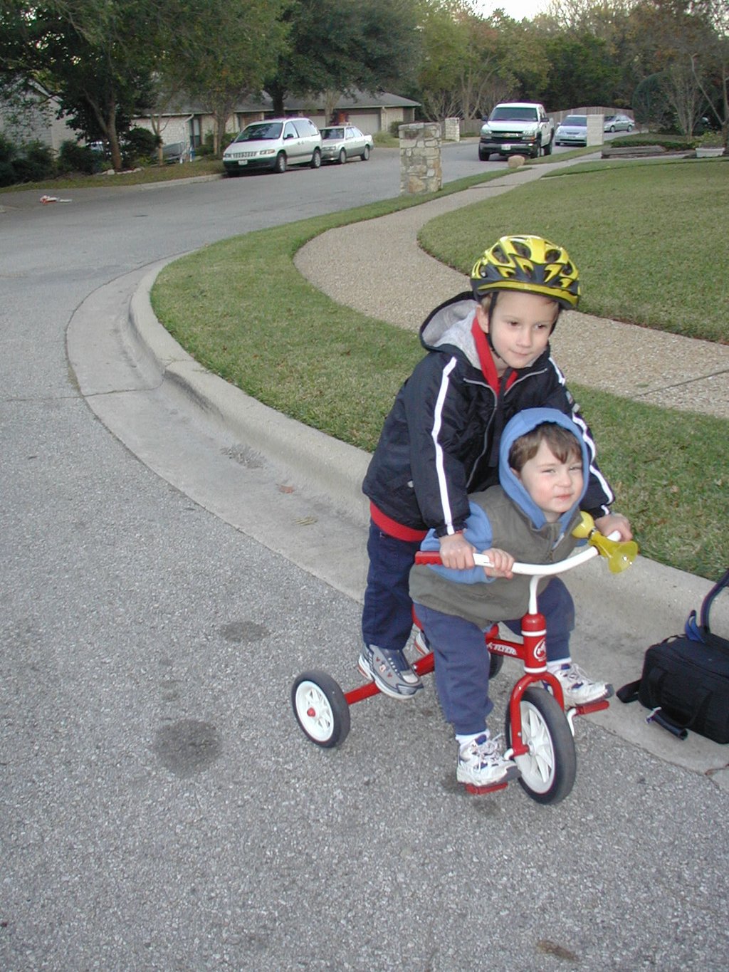 2003/11(November)/ThanksGiving/1024x768_2003-11-27-Thanksgiving-17-bikes-Chance-Dax.JPG
