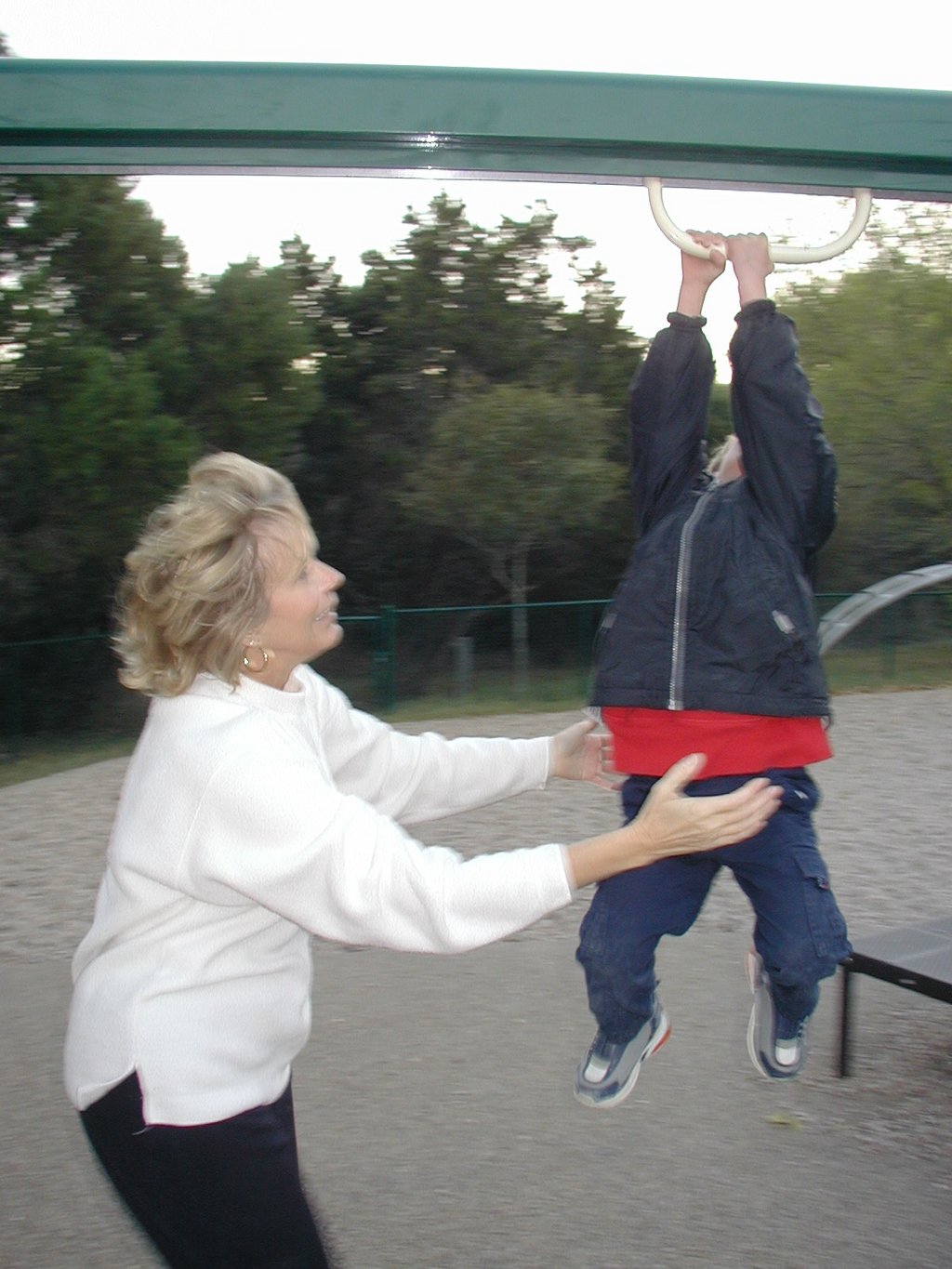 2003-11-27-Thanksgiving-20-park-Janeen-Chance.JPG